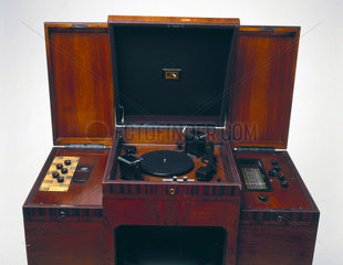 HMV combined television and radiogram  model 902  c 1937.