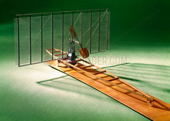 Horatio Phillips' experimental multiplane of 1884.