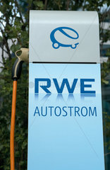Berlin  Deutschland  eine Ladestation von RWE Autostrom