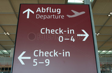 Schoenefeld  Deutschland  Informationstafel im Terminal des Flughafens Berlin Brandenburg