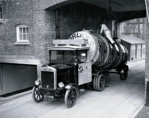 Milk tanker  Horlicks factory  Slough  27 January 1932.