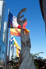 Bruessel  Belgien  Europaparlament  Euro-Skulptur