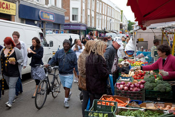 London  Grossbritannien  Marktszene auf der Portobello Road