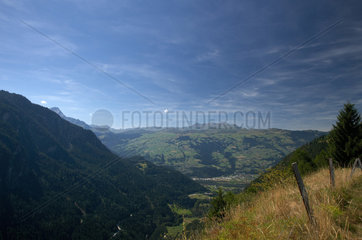 Lain  Schweiz  Blick nach Suedosten in das Albulatal