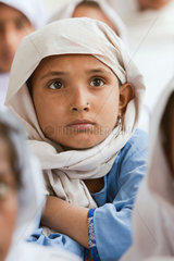 Chabakpur  Pakistan  Portrait eines Schulmaedchens