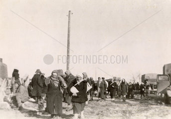 Women refugees  Russia  Secod World War  February 1943.