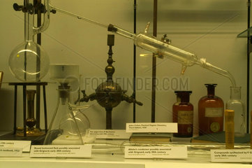 Chemical apparatus  late 19th century.