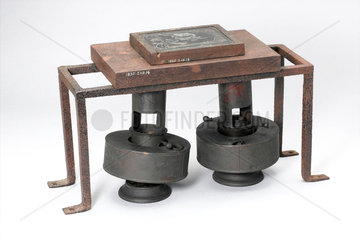 Vulcanising equipment used by Thomas Hancock  1840