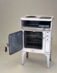Creda New Series electric cooker fitted with Credastat thermostat  1933.