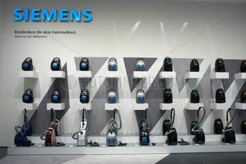 Berlin  Deutschland  Staubsauger der Firma Siemens auf der IFA 2011