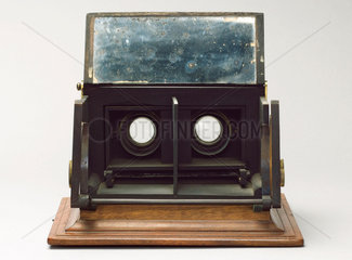 Achromatic stereoscope  1865-1875.