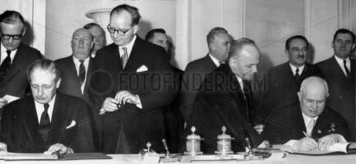 Macmillan and Khrushchev sign communiques  3 March 1959.