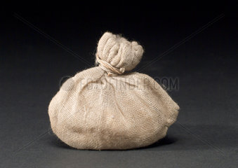 Muslin bag with crust of bread.