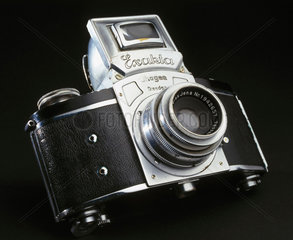 Kine Exacta 35mm single lens reflex camera (SLR)  1937.