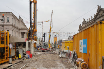 Berlin  Deutschland  Baustelle fuer die U-Bahn Unter den Linden