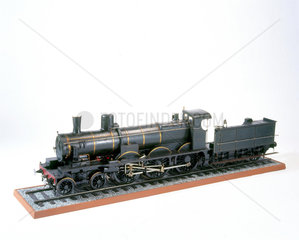 Four-cylinder compound locomotive with tend