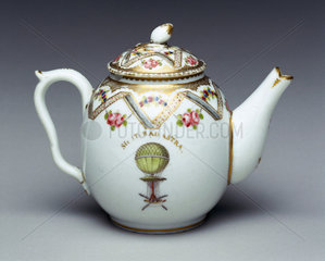 Teapot decorated with ballooning scene  late 18th century.