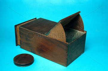 Early box-type camera obscura  early 19th century.