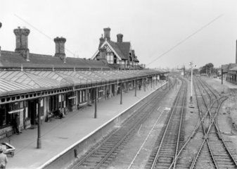 Burton-on-Trent Station  showing the 'up'