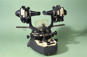 Lyle-Major amblyoscope  1948-1955.