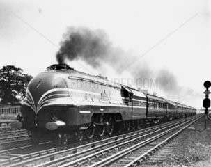 'Coronation'  steam locomotive No 6220  cla