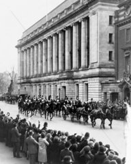 King George V leaving the Science Museum  London  1928.