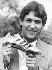 Gary Lineker with the Adidas Golden Shoe award  October 1986.