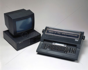 Olivetti ET225/ETV 300 Word Processor System  c 1984.