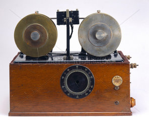 Poulsen's Telegraphone  1903.