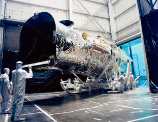 Moving the Hubble Space Telescope after assembly  1980s.