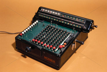 Monroe's ‘Full Automatic’ calculating machine  1922.