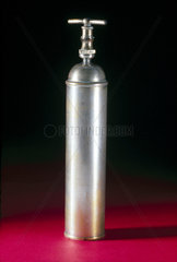 Bengue anestile ethyl chloride anaesthetic cylinder  1860-1940.
