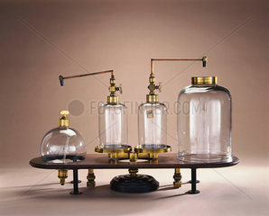 Apparatus for comparing airs  1761.