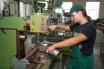 Dortmund  Deutschland  Auszubildender bei der Maschinenfabrik Voelkmann