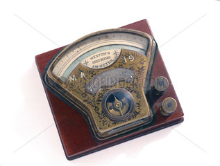 Direct-reading ammeter  1900.