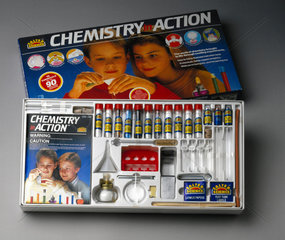 Salter Science 'Chemistry in Action' set   1995.