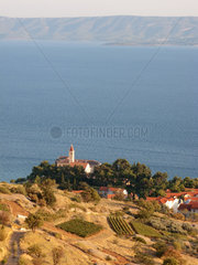 Bol  Kroatien  Insel Brac mit der historischen Altstadt von Bol