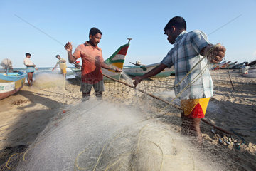 Alikuppam  Indien  Fischer am Strand