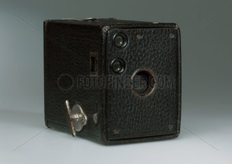 ‘No 0 Brownie’ (Model A) roll film box camera  1914.