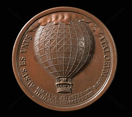 Medal commemorating the first balloon ascents in Italy  1784.