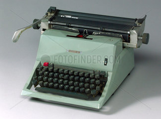 Olivetti 82 standard manual typewriter  c 1982.
