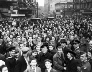 Crowds in Piccadilly Circus on the eve of VE Day  Second World War  7 May 1945.