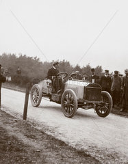 Mayhew’s Napier during the elimination trial for the Gordon Bennett Trophy  1903.