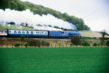 ‘Sir Nigel Gresley’ steam locomotive pulling a passenger train.