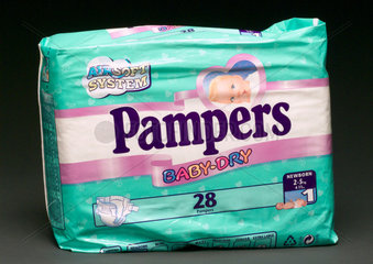 Packet of 28 Pampers ‘Baby-Dry’ disposable nappies  1999.