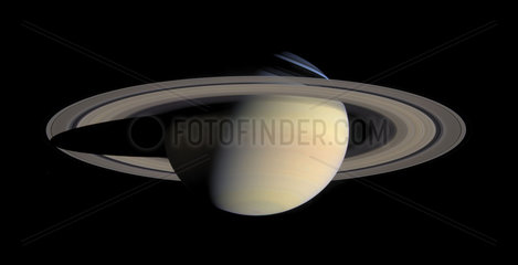 Saturn  2004.