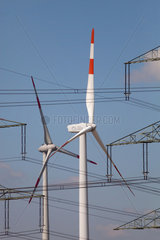 Dueren  Deutschland  Windraeder und Strommasten