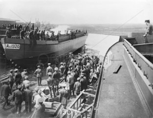 Boarding a boat  19 September 1918