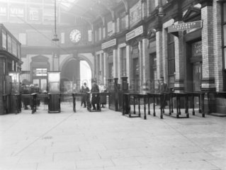 Ticket gate at Liverpool Exchange  23 February 1927.