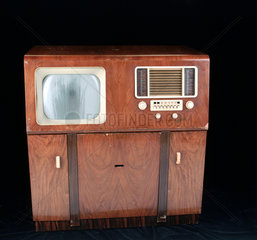 HMV combined television and radiogram  model 1901  1947-1948.